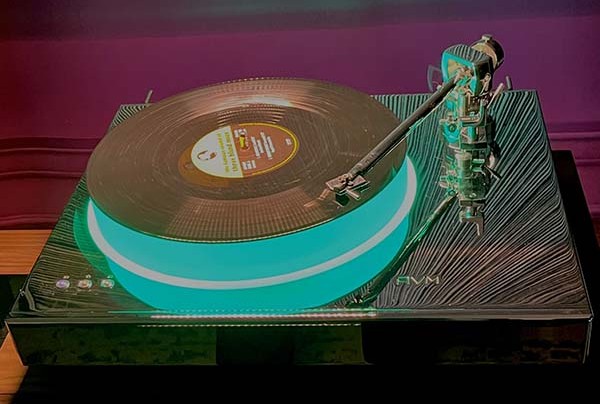  041825.axpona.AVMturntable2.jpg
