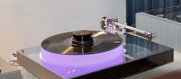  041825.axpona.AVMturntableALT.jpg