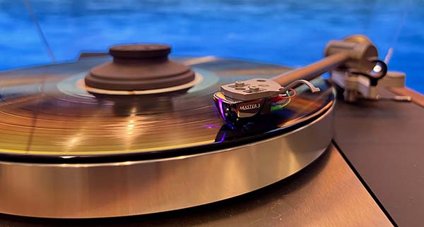  050925.axpona.LinnLP12turntableDSAudiocart2.jpg