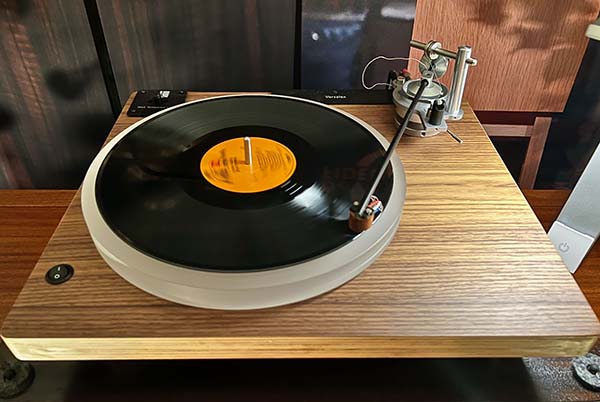  050925.axpona.WellTemperedLabturntable.jpg