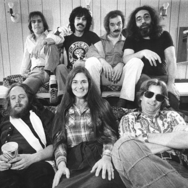  0512.23.aprev.GratefulDeadBoston.bandpic2.jpg