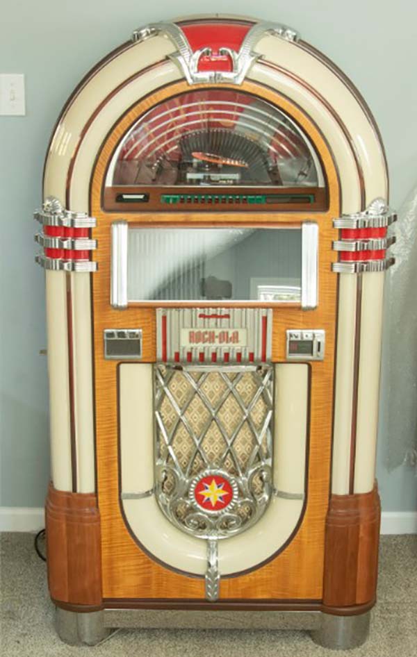  052725.apfeat.BBelkinAuctionJukebox.jpg