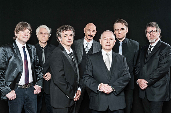  060326.apnewwaxwwedkingcrimson2014bandscarletpage1.jpg