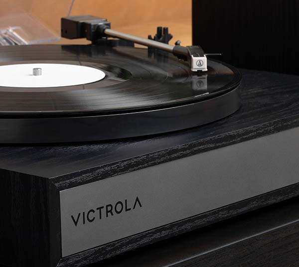  061025.apnews.victrolaharmonyblack2.jpg