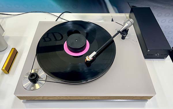  061725.apmunich.BauerAudiodps3turntable.jpg