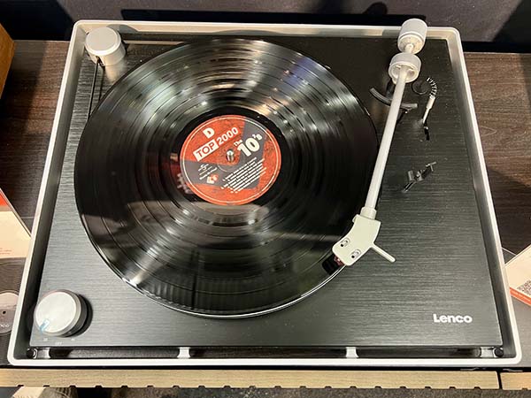  062425.apmunich.lencotable2opener.jpg