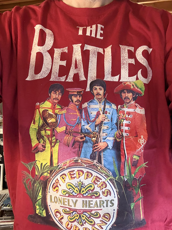  062526.apbeatlesmmsgtpeppershirt1.jpg