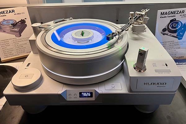  062625.apmunich.Klaudioturntable.jpg