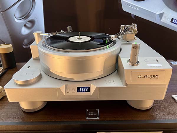  062625.apmunich.Klaudioturntableinsys.jpg