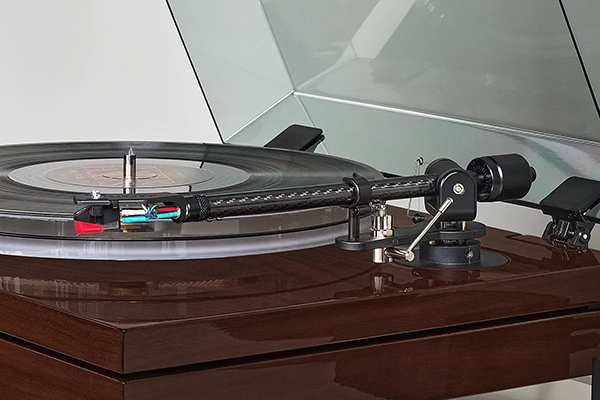  071026.apnewsfluancettcarbonfibertonearm1.jpg