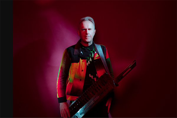  071325.apint.howardjoneskeytarcloser.png