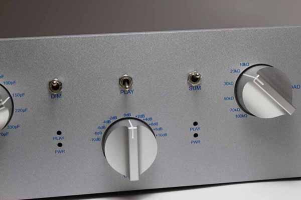  071725.apnews.MusicFirstAudioLP103LCRphonopresilverknob1.jpg