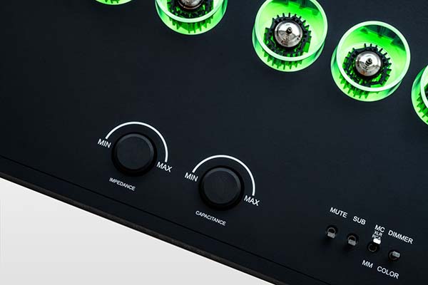  081125.apnewgear.eategloangle.jpg