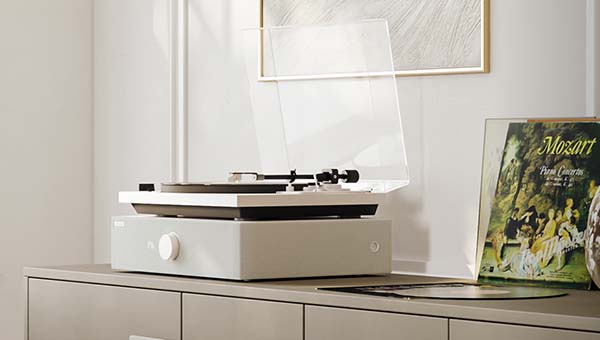  082625.apnews.andoveraudioSpinBaseMAX2white2.jpg