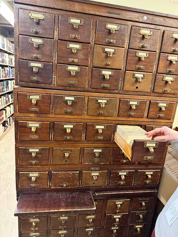  121225.apfeatlibrarydonatecardcatalog.jpg